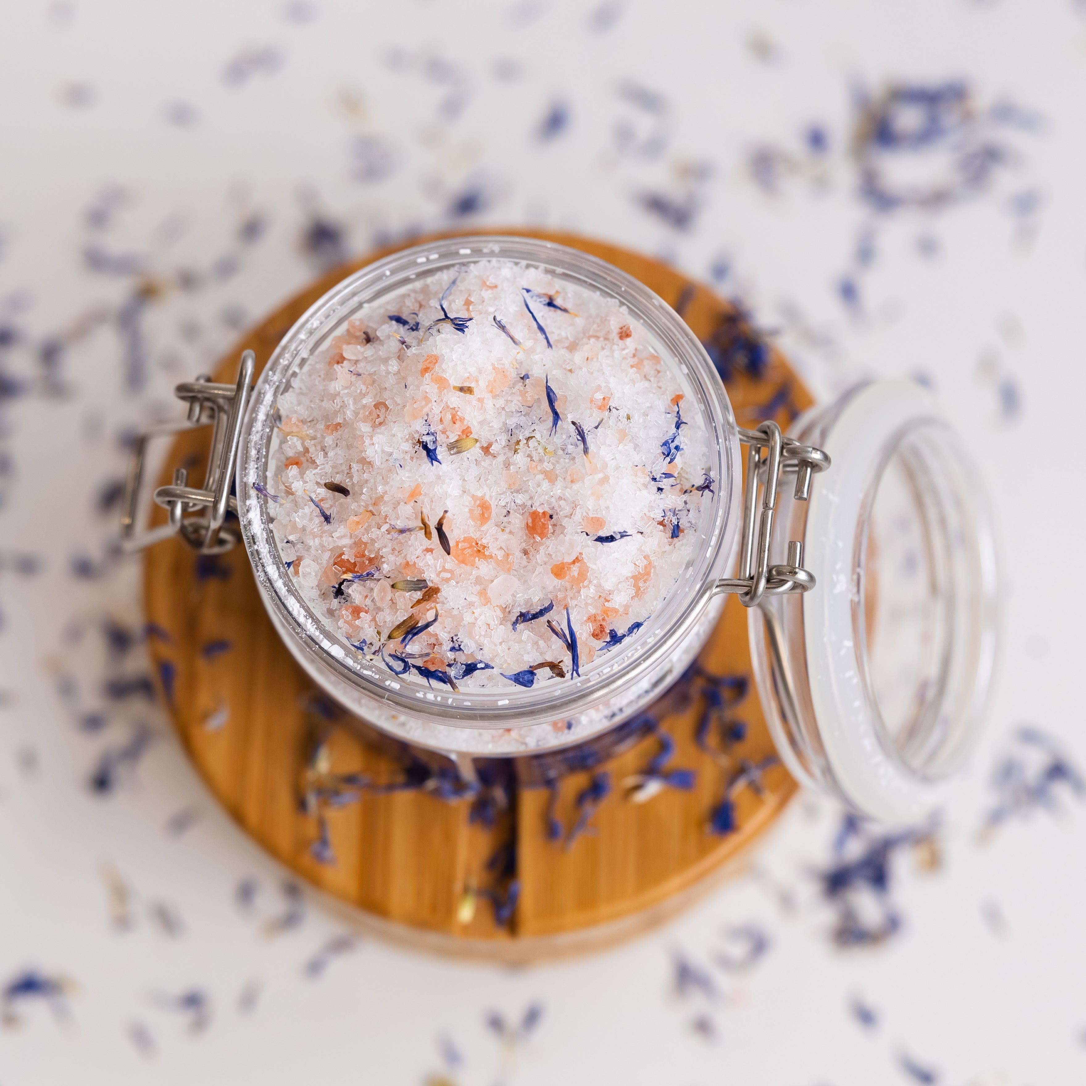 Lavender Bath Salts – Gentle Detox & Calming Aromatherapy Soak